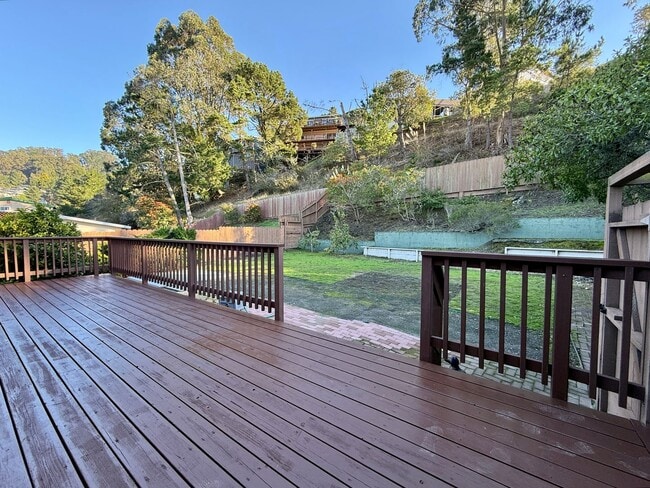 Building Photo - Coastal 3-Bed/2-Bath Home with Ocean View! ***PLEASE READ DESCRIPTION***