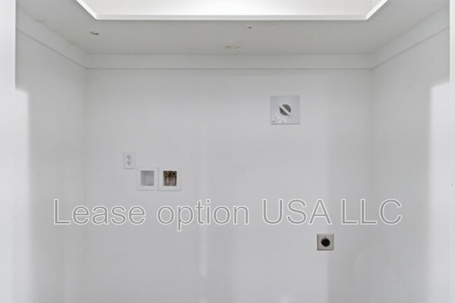 Building Photo - 34 Pine St