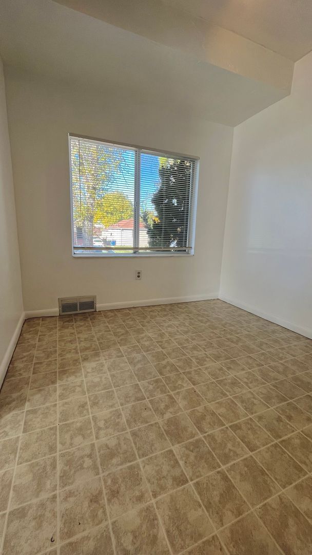 Building Photo - 2804 Van Buren Ave