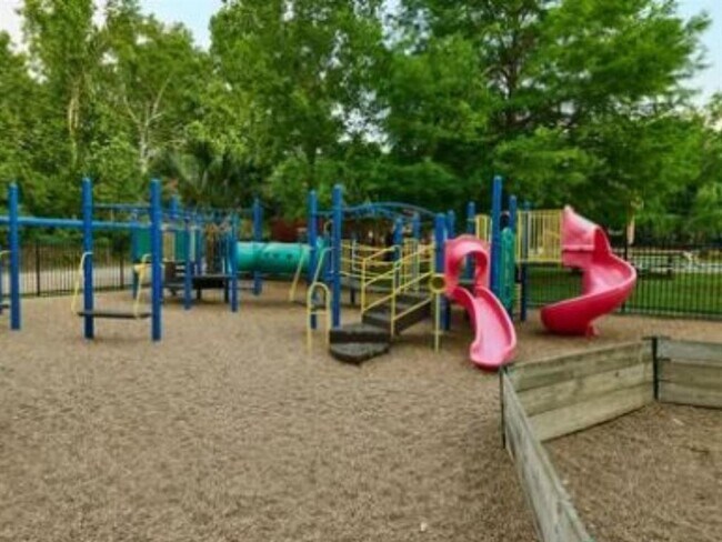 Building Photo - 2218 Bahama Rd