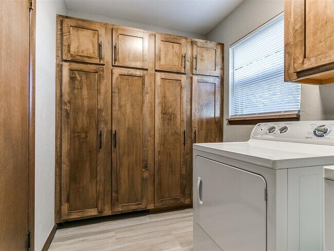 Building Photo - 2641 Osborne Dr