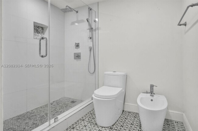 Building Photo - 520 Brickell Key Dr