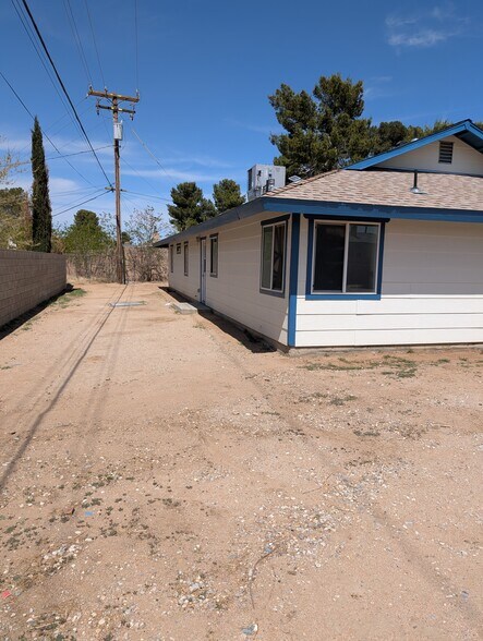 Building Photo - 17980 Manitou Dr