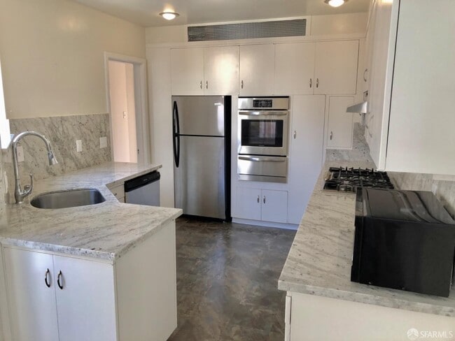 Building Photo - 1537 34th Ave