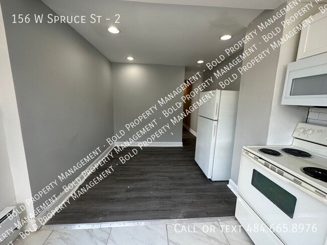 Building Photo - Two bedroom 2nd floor Tamaqua apartment w ...