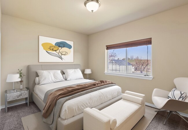 Building Photo - Lakefront Home in Cascade Valley