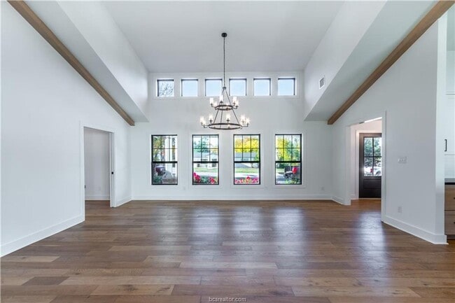 Building Photo - Historic District Gem! 4/3.5 Home Less tha...