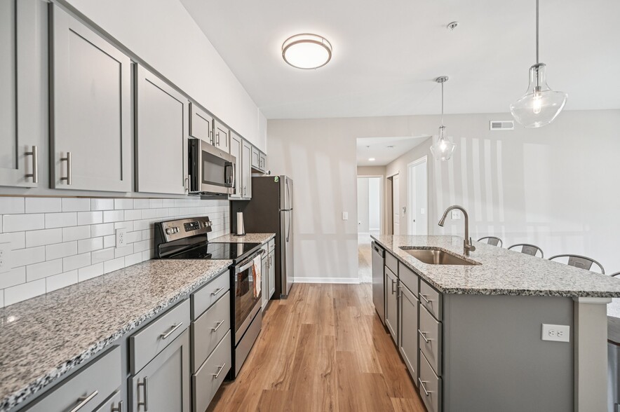 Primary Photo - The Everett Gahanna