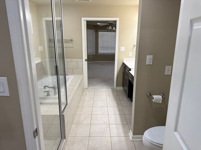 Building Photo - 12 Enclave Cir