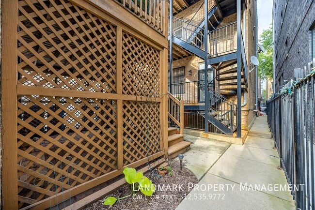 Building Photo - 1546 N Hudson Ave