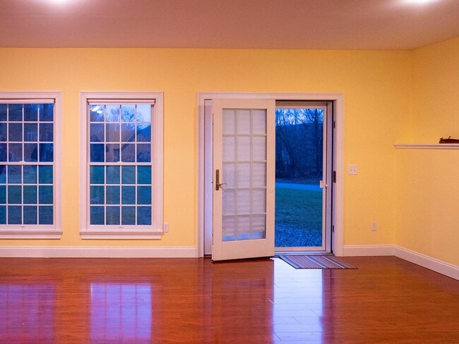 Building Photo - 35 Huyler Dr