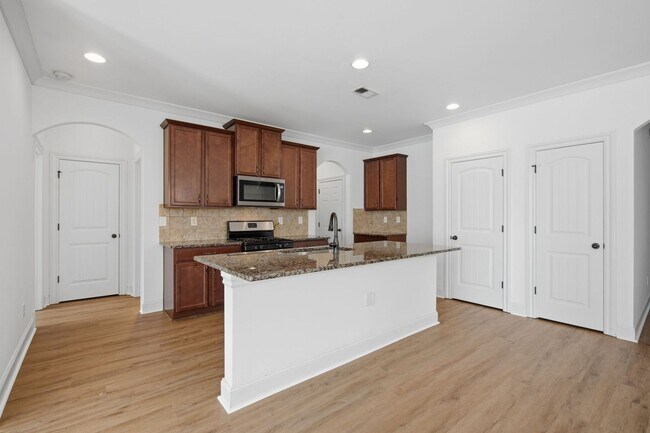 Building Photo - 5 Bedroom Home in Bridgetowne Near The Crossing at Coal Mountain