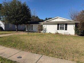 Building Photo - 8415 Glen Regal Dr