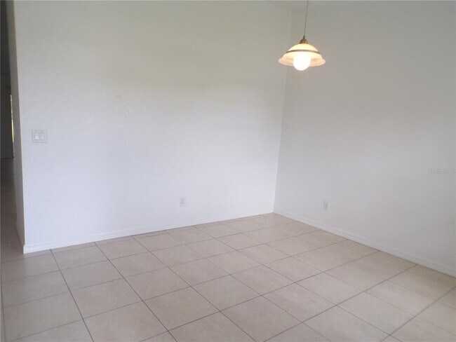 Building Photo - 385 Sunflower St