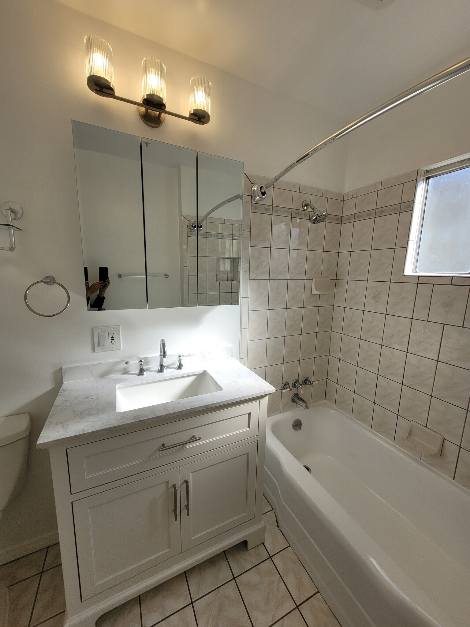 Building Photo - 305 N Palm Ave