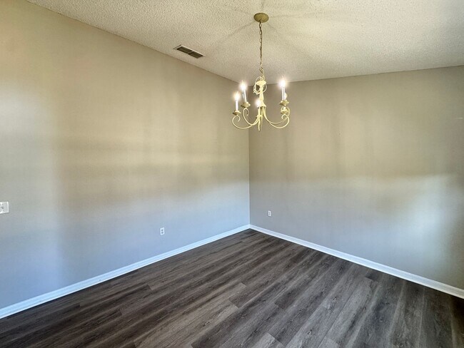 Building Photo - Split Floor plan 3/2 in Poinciana