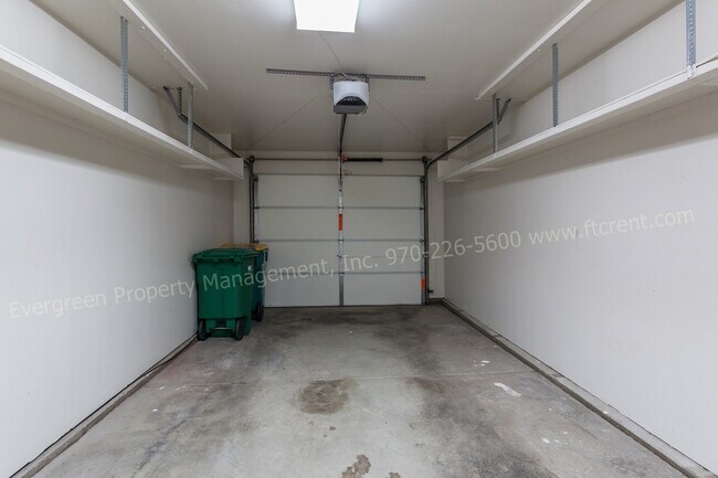 Building Photo - 3 Bedroom Town-home in Northeast Fort Coll...