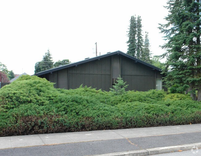 Building Photo - 511 W Knox Ave