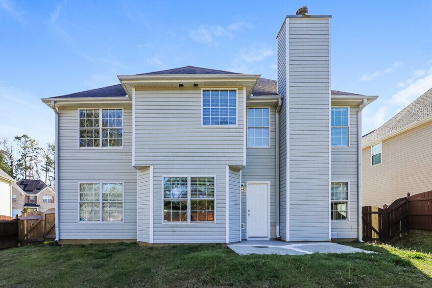 Building Photo - 1365 Camelia St