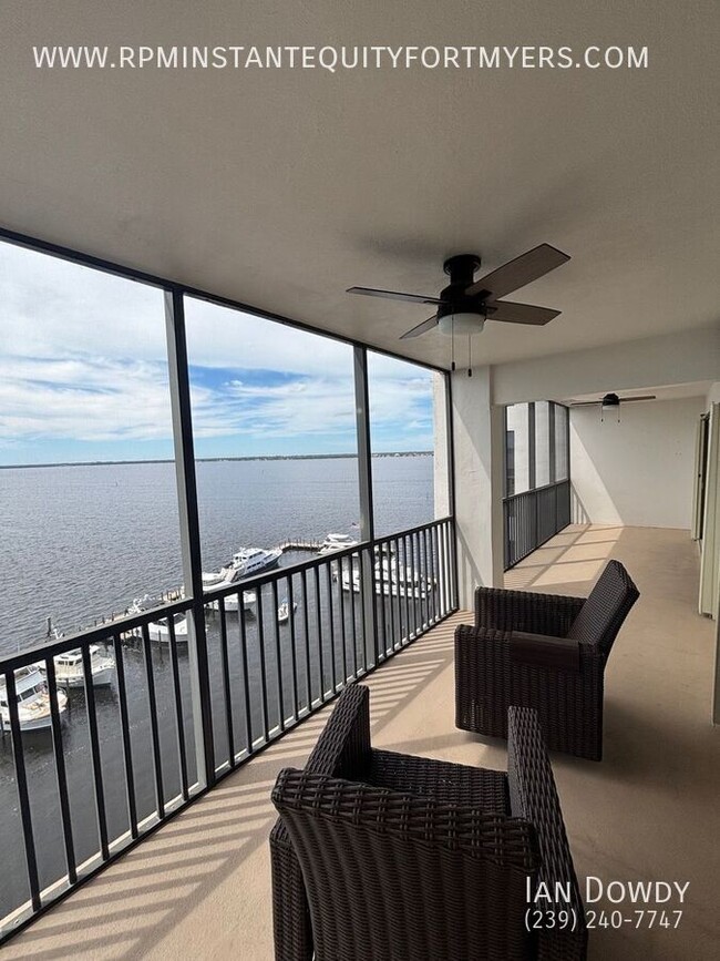 Building Photo - Modern 3/2 condo with stunning ocean views.