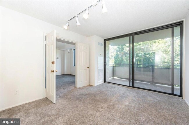 Building Photo - 5225 Pooks Hill Rd