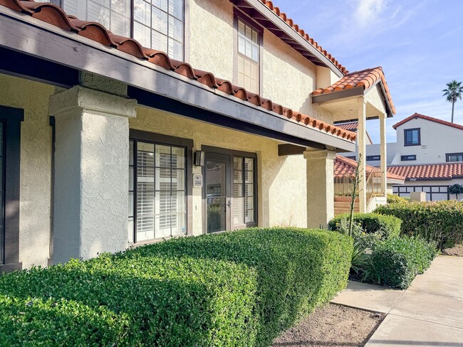 Building Photo - 2262 Martinique Ln