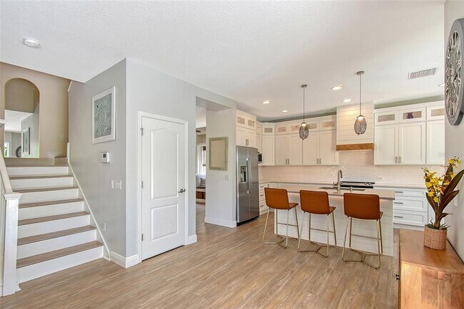 Building Photo - 1738 Siesta Dr