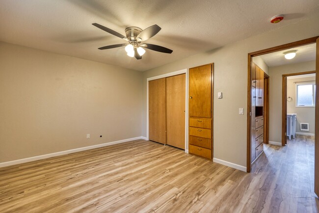 Building Photo - Move in Ready! Desirable Tumwater Hill 196...