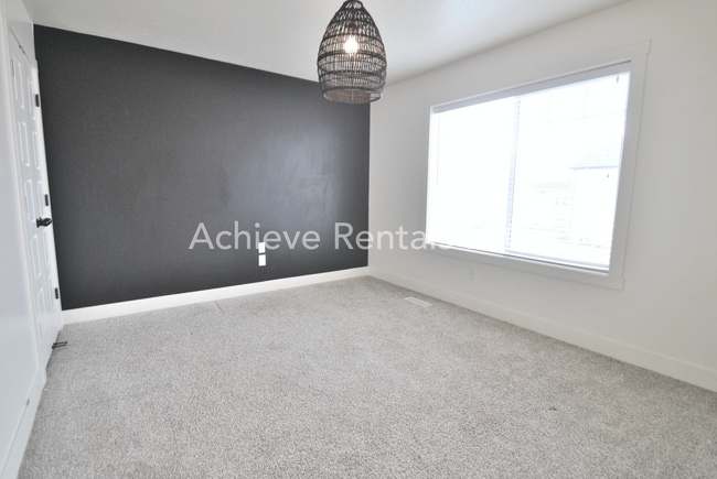 Building Photo - 2066 S 1400 W