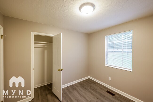 Building Photo - 5827 Dewey Heights Rd