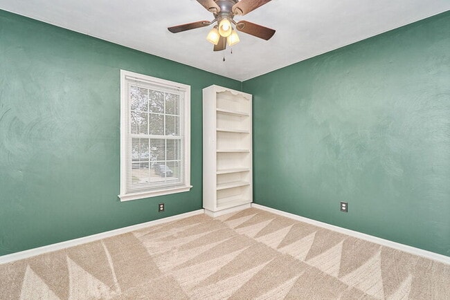 Building Photo - 625 Creekwood Dr