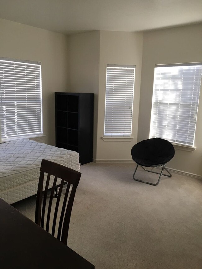 Building Photo - 234