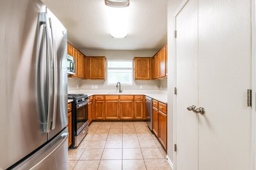 Building Photo - 10005 Sterling Pl Dr