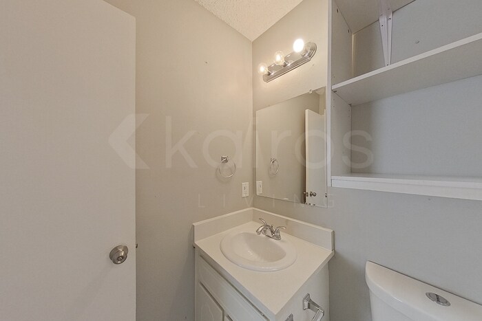 Building Photo - 1117 Saturn Dr