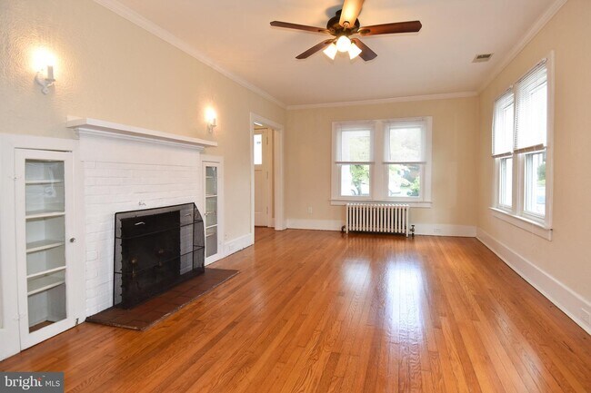Building Photo - 930 N Danville St