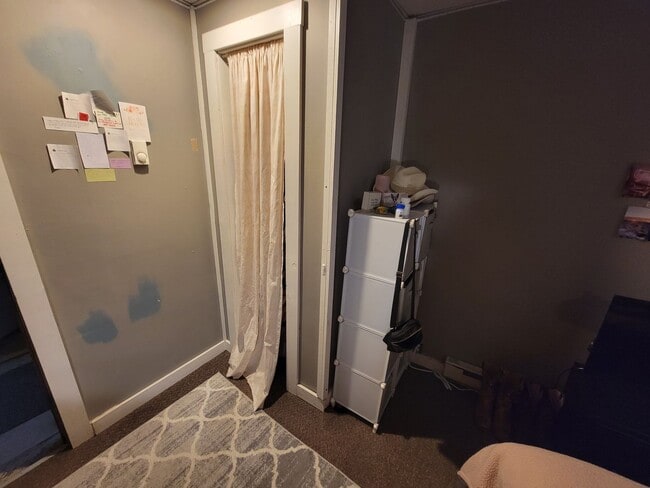 Building Photo - AVAILABLE JUNE - 6 Bed, 2 Bath Home Close to Campus!