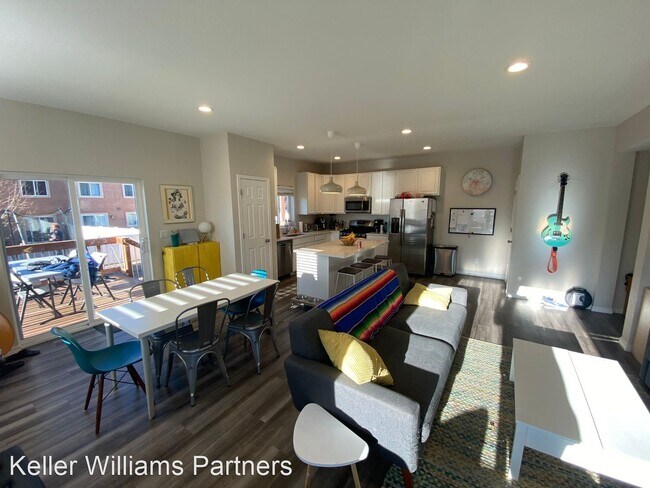 Building Photo - 4 br, 3 bath House - 4186 Orchid St