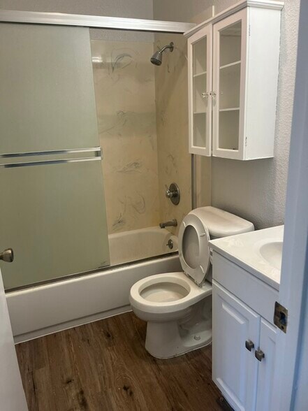 Building Photo - 42854 Parkwood St