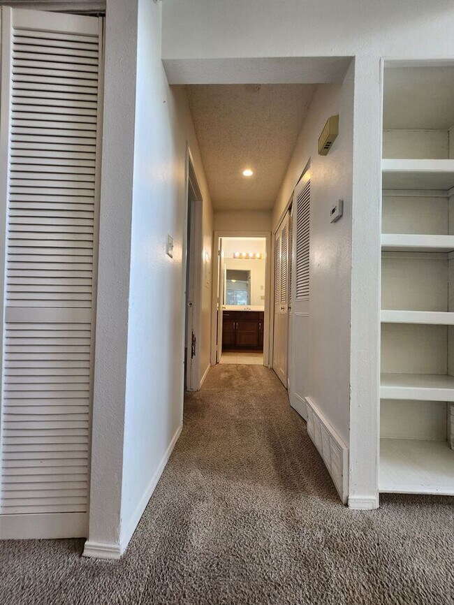 Building Photo - Stunning 3-bedroom, 2-bathroom Condo located in Monument!