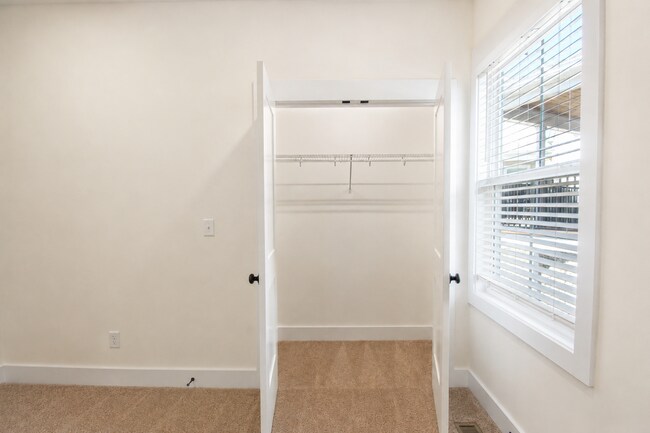 Building Photo - 1331 Belfair St