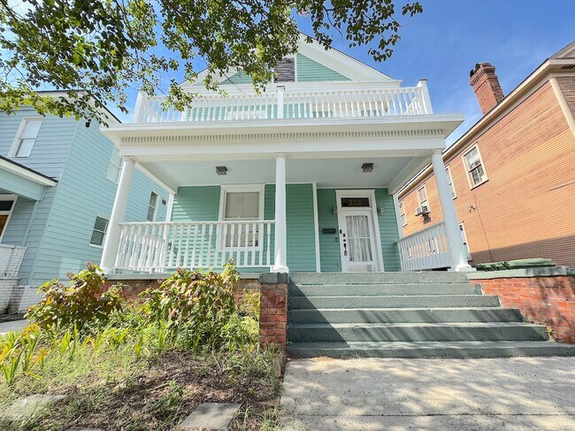 Building Photo - 313 W 33rd St