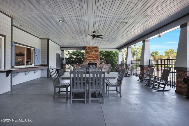 Building Photo - 16301 Magnolia Grove Way