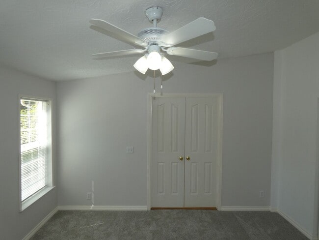 Building Photo - APPLICATION PENDING **Country Living**