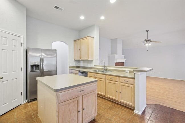 Building Photo - 4405 S Summercrest Loop