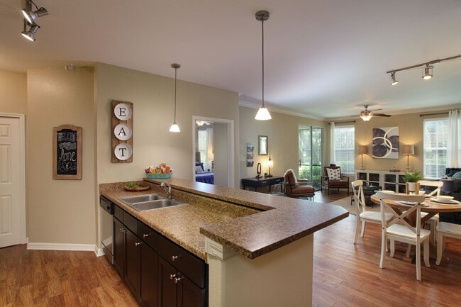 Building Photo - Lantower Cypress Creek