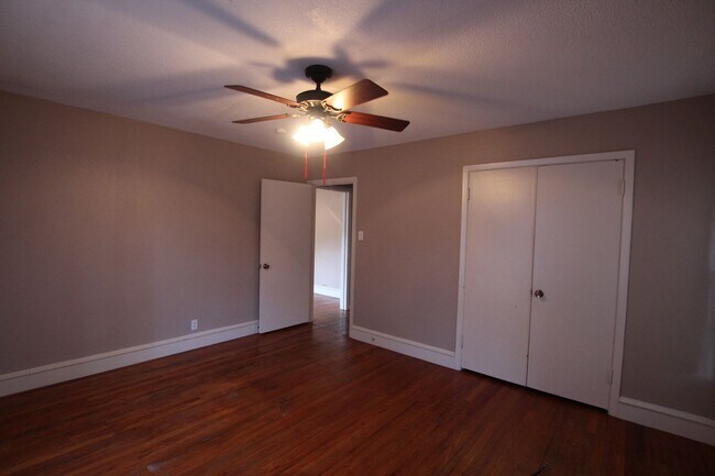 Building Photo - 812 S Palmer Ave