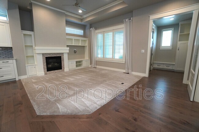 Building Photo - 407 W Pavilion Ln