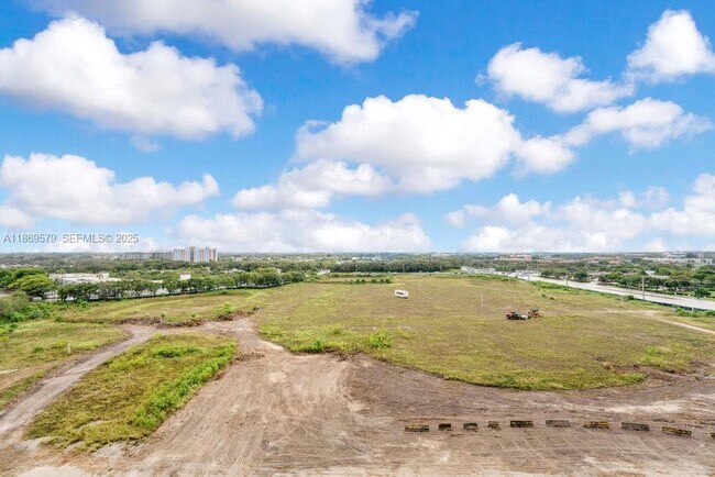 Building Photo - 2000 Metropica Wy