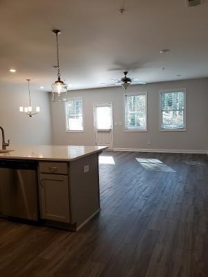 Building Photo - 1044 Broadview Dr
