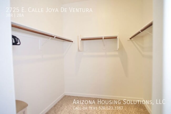 Building Photo - 2725 East Calle Joya de Ventura
